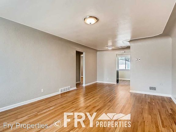 5th image of 2080-2082 S Pearl St #2080