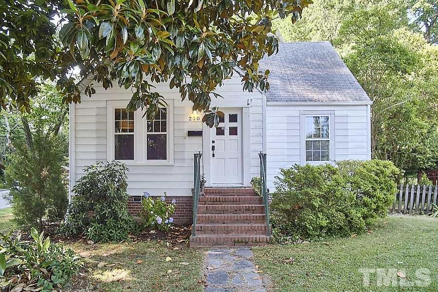1st image of 210 W Lavender Ave