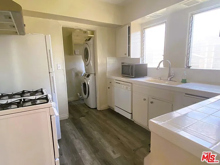 10623 Kinnard Ave — Photo 12