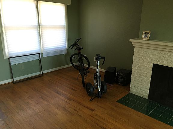 3rd image of 2209 E 6th St #1