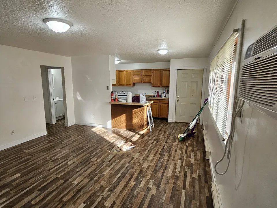 1260 Oakview Dr #4
