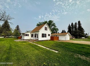 310 W 7th St, Larimore, ND 58251