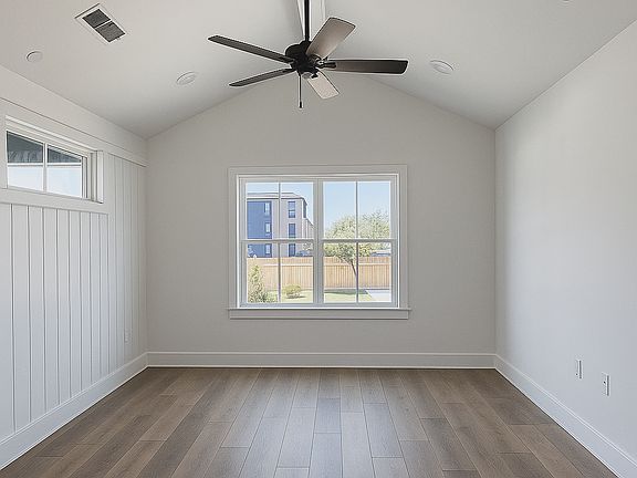 3rd image of 2968 Commonwealth Dr #522