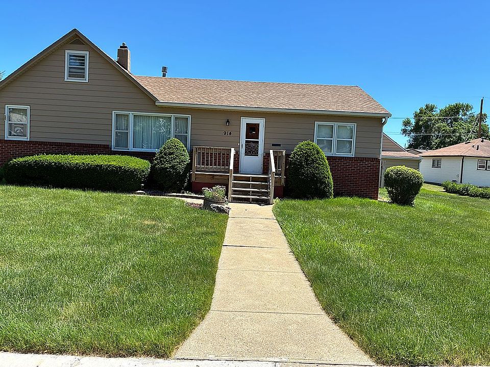 1st image of 914 Fredette Ave