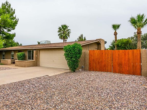 4th image of 4929 E Poinsettia Dr