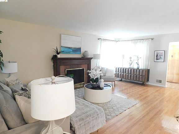 5th image of 3086 Middleton St