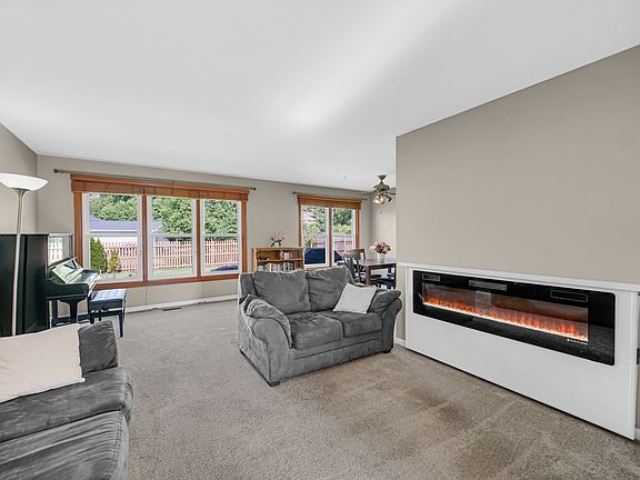2nd image of 2300 Appleby Dr