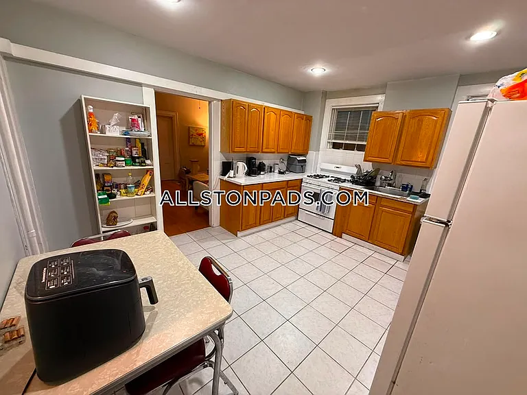 22-24 Everett Sq — Photo 10