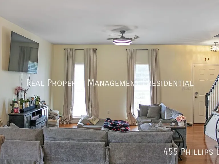 455 Phillips Ln — Photo 7