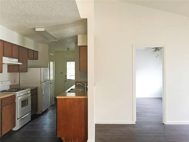2014 Alex Ave #B — Photo 9