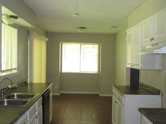 3rd image of 1821 W Terrace Dr