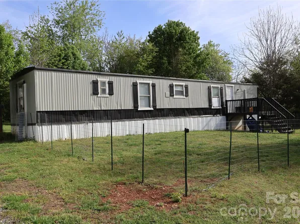 126 Cedarvale Dr, Harmony, NC 28634