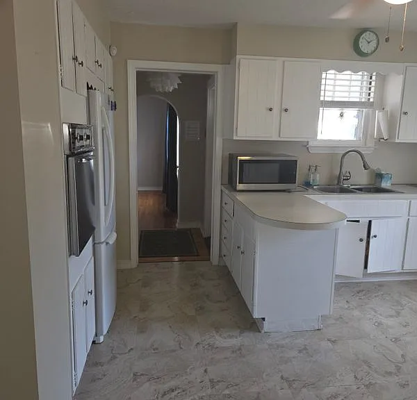 263 N Greenbush Rd — Photo 2