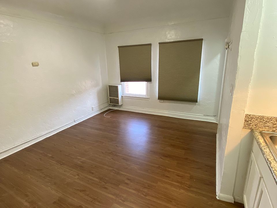 Living space with double windows