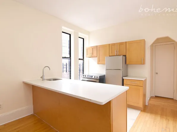 12 Pinehurst Avenue 5M image 1 of 4