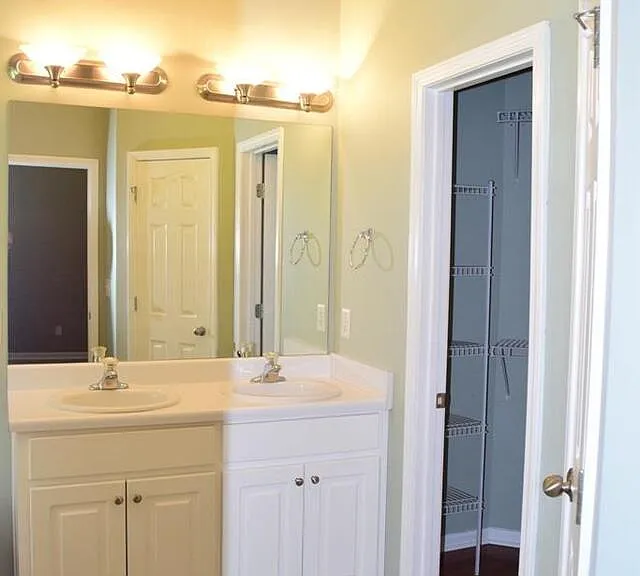 35 Bedford Park Dr — Photo 13