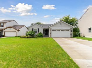 1915 Andover Blvd, Howell, MI 48843