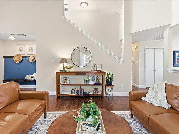 5th image of 102 San Gabriel Dr