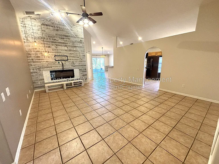 1935 Westpointe Cir — Photo 3