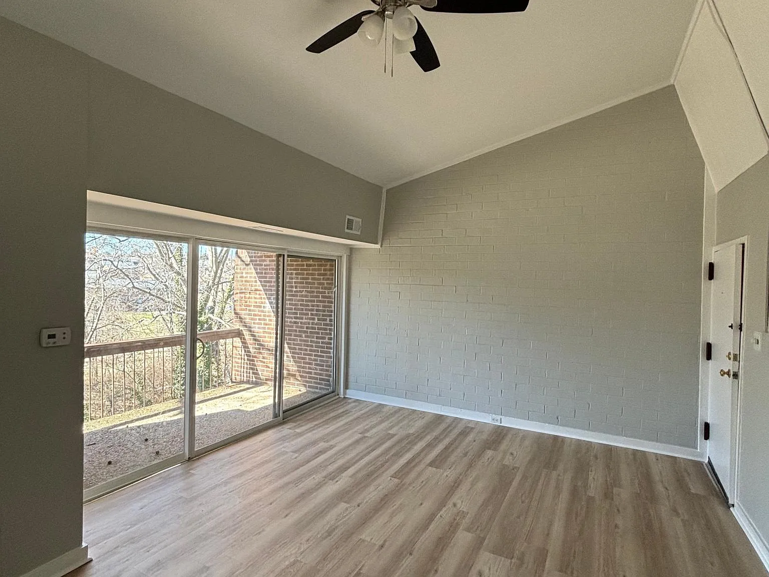 3 bed, 1.5 bath, 1060 sqft, $1,850 — Photo 4