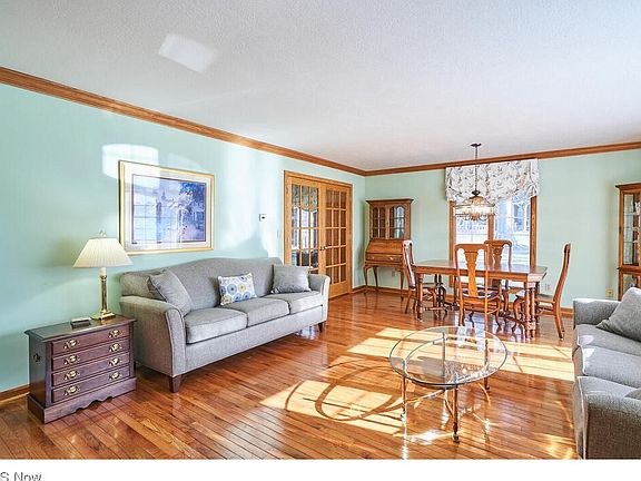 5th image of 3105 Surrey Hill Ln