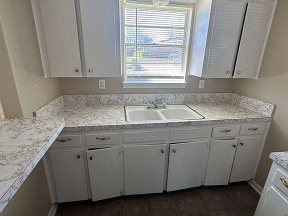5th image of 604 Sunset Ln #A