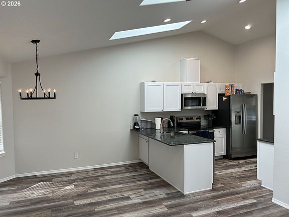 2nd image of 1010 NW Cazadero Ct