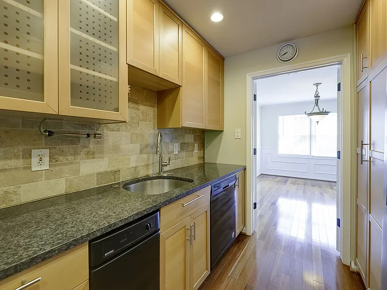 7518 Westlake Ter — Photo 27