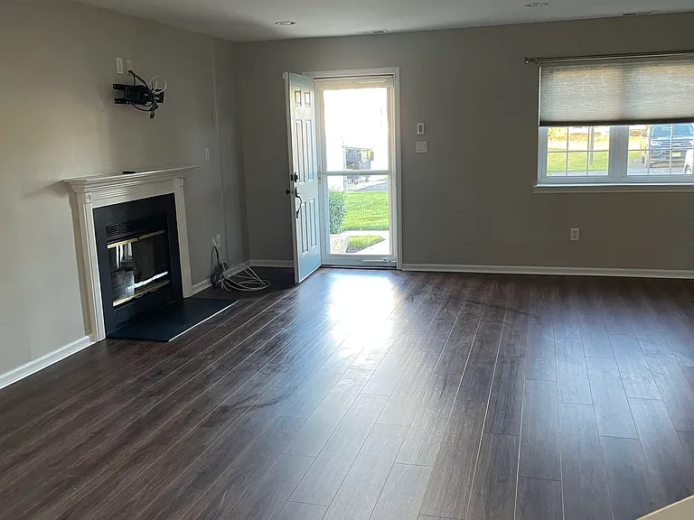 906 Fitch Ct — Photo 7
