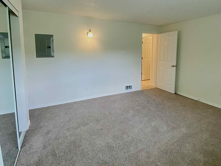 Timberlane Apartments — Photo 20