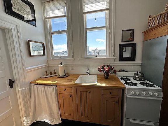 2nd image of 121 Varennes St APT 2R