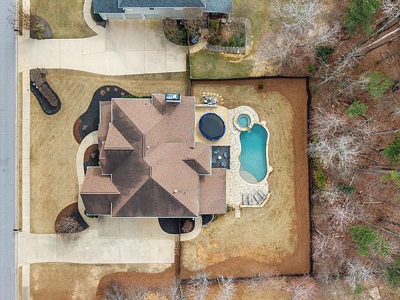 4th image of 161 Oakwind Point