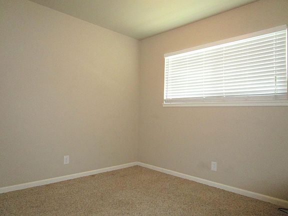 3rd image of 135 E Encore Dr