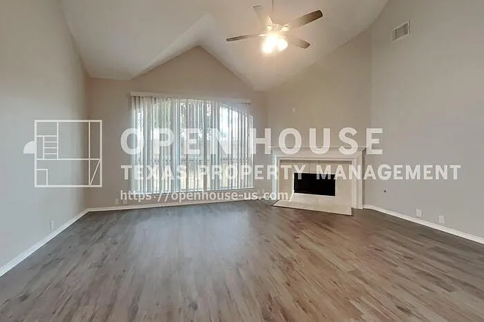 4 bed, 2.5 bath, 2574 sqft, $2,295 — Photo 3