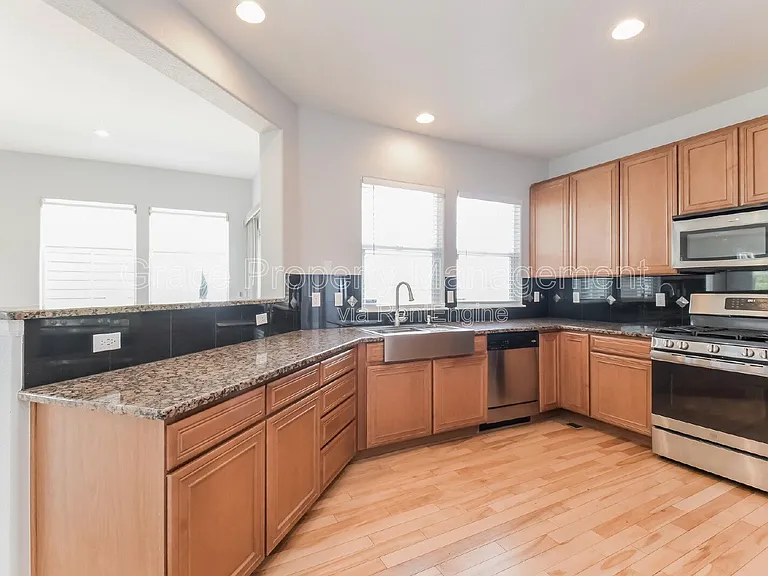 1969 Fairway Pointe Dr — Photo 35