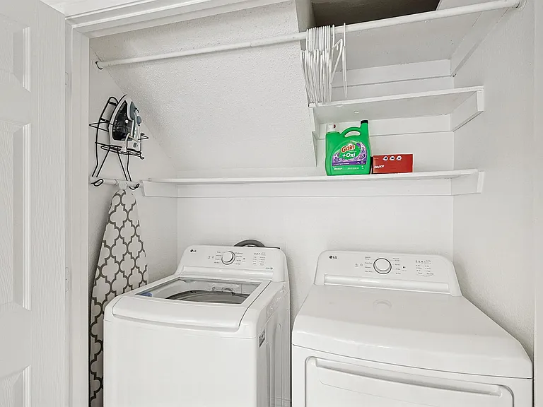 6872 Greenleaf Dr — Photo 36
