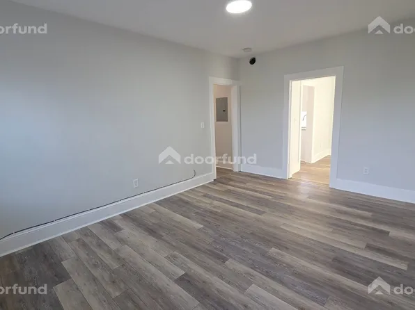 1004 Main St APT 3, Worcester, MA 01603