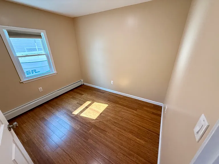 64 S Bay Dr — Photo 10