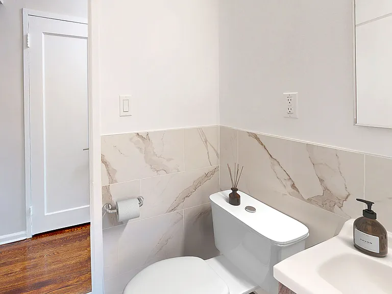 Franklin Manor — Photo 9