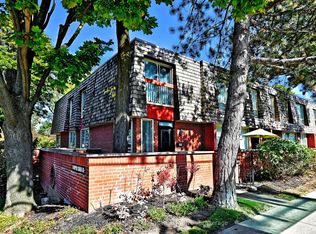 69 Upper Canada Dr #1, Toronto, ON M2P2A2