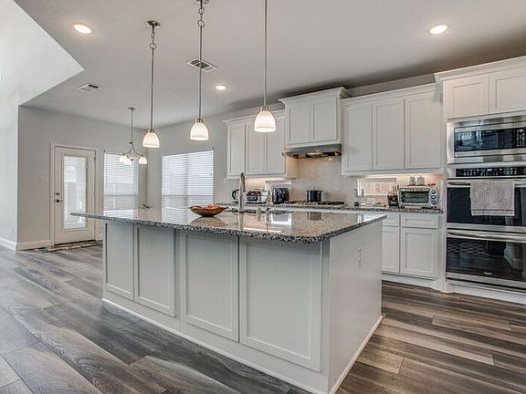 4th image of 3320 Lakeshore Dr