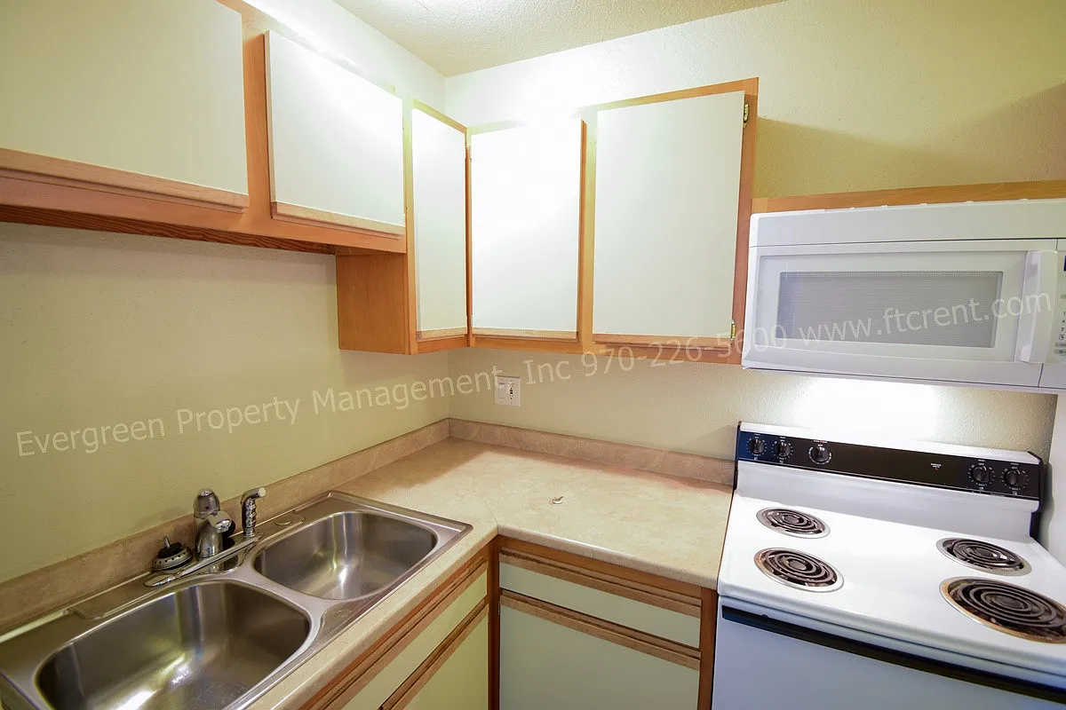 927 James Ct — Photo 4