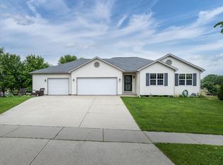 413 Brookstone Pass, Mount Horeb, WI 53572