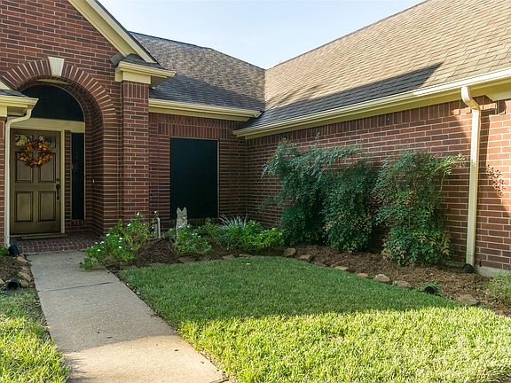 2nd image of 2119 Crimson Lake Ln