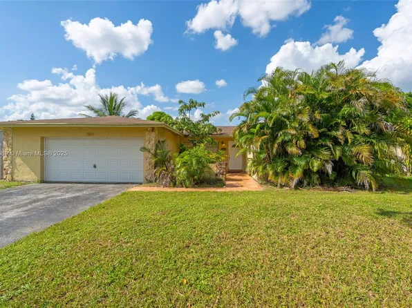 7821 NW 45th St, Lauderhill, FL 33351