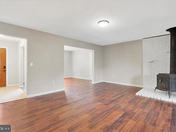 5th image of 342 Pohatcong Ave