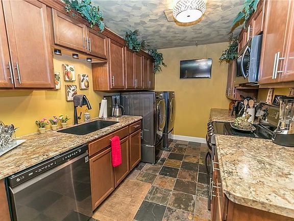 2nd image of 6830 Carriage Hill Dr #D39