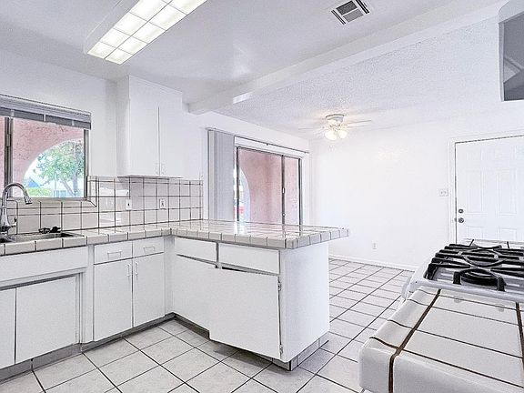 4th image of 4915 Scarborough Way