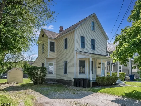 5 Pine St, Newton Town, NJ 07860