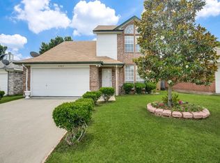 1725 Yorkshire St, Fort Worth, TX 76134